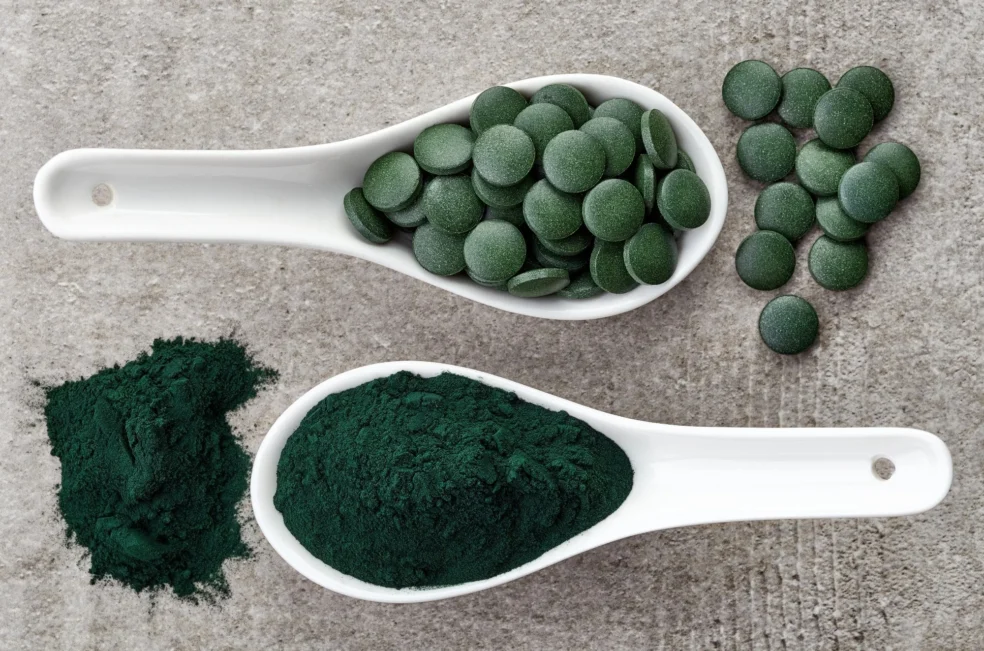 spirulina vegan iron source plant based, vegetarian anaemia natural remedy, spirulina non haem iron absorption, increase iron levels vegan diet, plant based iron supplement spirulina