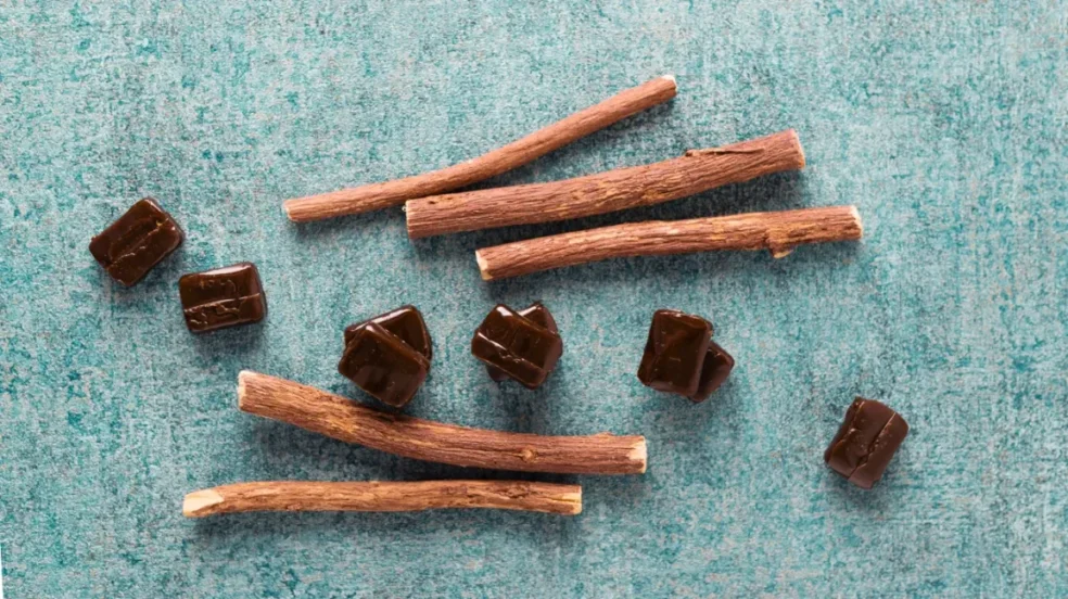 natural remedies for hot flashes, licorice root menopause symptoms, herbal relief for night sweats, reduce hot flashes naturally herbs